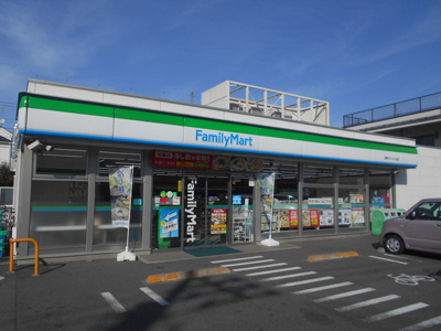 ファミリーマート調布つつじヶ丘店まで450ｍ