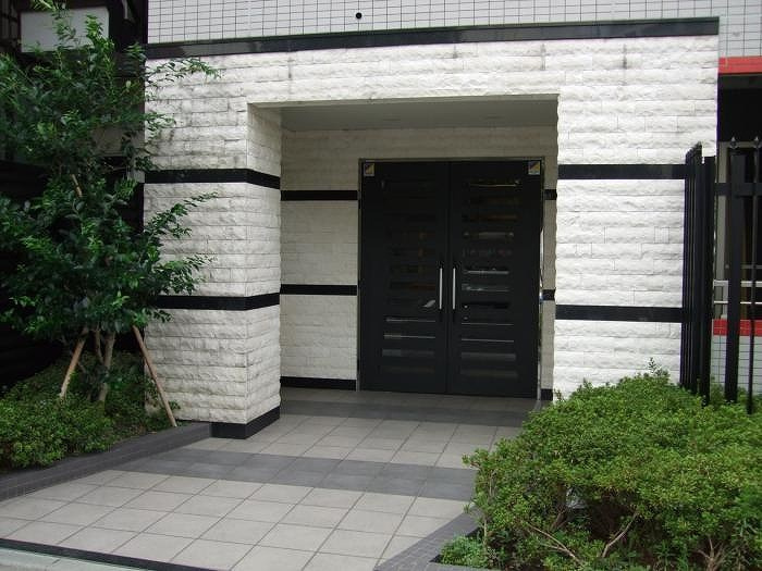ステージファースト池袋アジールコートのエントランス