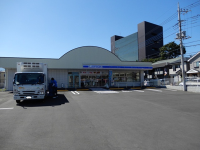 ローソン 伊勢原高森七丁目店　450ｍ