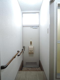玄関　手すり