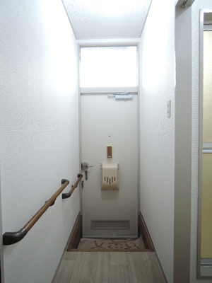 玄関　手すり