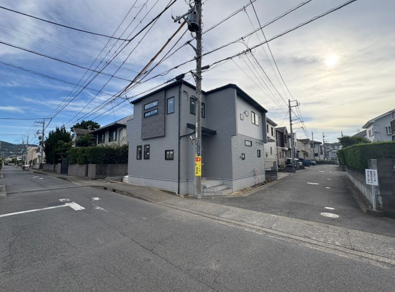 平塚市河内2丁目新築戸建て　1号棟の前面道路含む現地写真|前面道路含む現地写真です