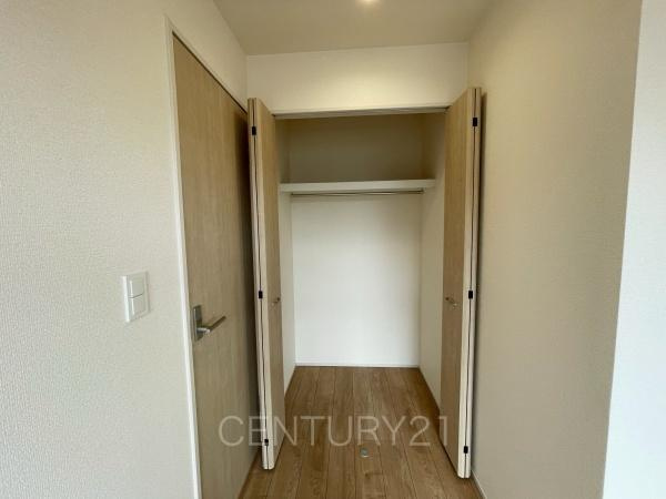 前橋市後家町1号棟の収納|ハンガーパイプ付きクローゼットです。