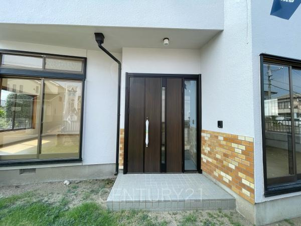 前橋市駒形町中古住宅の玄関|玄関ドア交換済み