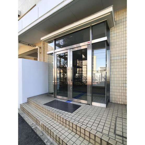 【エントランス】 | シャトレ城戸