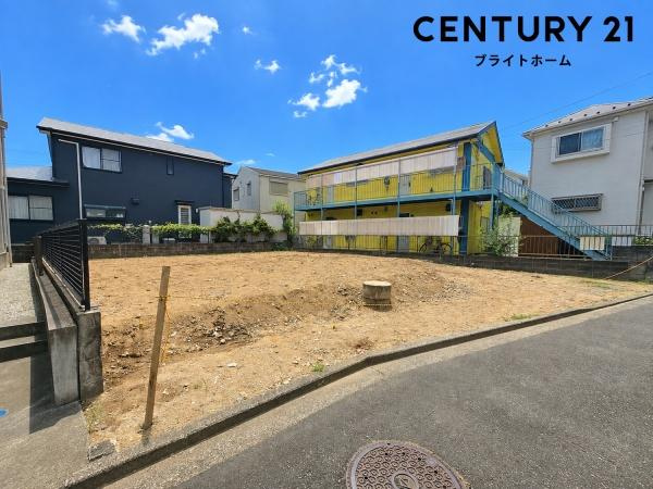 横浜市戸塚区下倉田町の新築一戸建の前面道路含む現地写真|周辺は落ち着いた街並みになります。
子育てにはぴったりの住環境♪