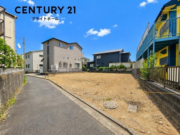 横浜市戸塚区下倉田町の新築一戸建の前面道路含む現地写真|陽当りの良さが伝わります。
是非一度、現地へ起こしください。

