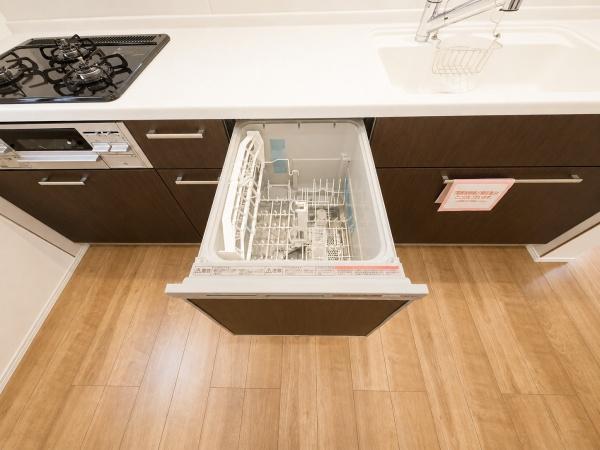 川崎市川崎区旭町２丁目の新築一戸建のキッチン|食洗器付きなのは家事の負担を軽減してくれる嬉しいポイント♪