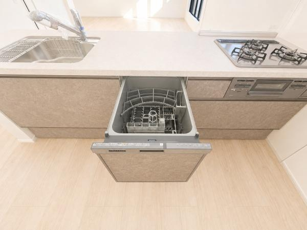 相模原市中央区共和２丁目の新築一戸建のキッチン|食洗器付きなのは家事の負担を軽減してくれる嬉しいポイント♪