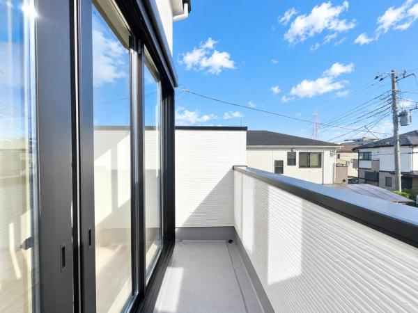 相模原市中央区共和２丁目の新築一戸建のバルコニー|陽当り良好のバルコニー！
風通しもよく気持ちいいです