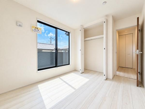 横浜市瀬谷区東野の新築一戸建の洋室|クローゼットもあるので収納にも困りません！
荷物が多い方にも安心です。