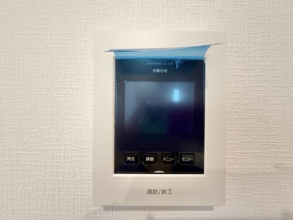 【内装】 | お子様のお留守番にも安心なＴＶモニタ付インターホン。
大切なご家族と住まいを守るホームセキュリティ付が、安心な生活をサポートします。