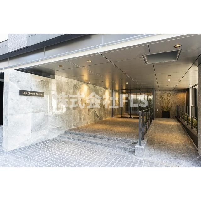 新宿区四谷４丁目の賃貸マンションのエントランス