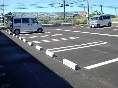 ディープ　リヴィールの駐車場|駐車場があるので、車を買う予定の方も安心です