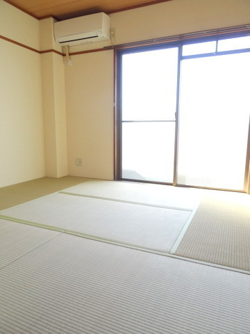玄ビルの和室|★和室も明るいです★