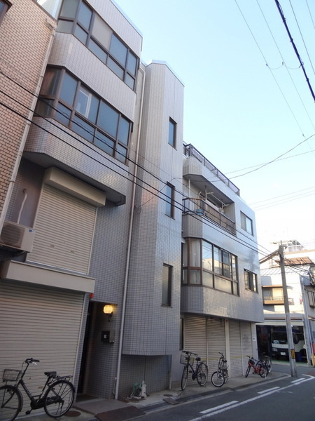 玄ビルのエントランス|★別角度からの外観★