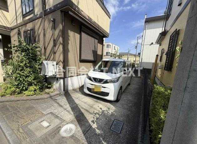 上鶴間本町戸建の駐車場