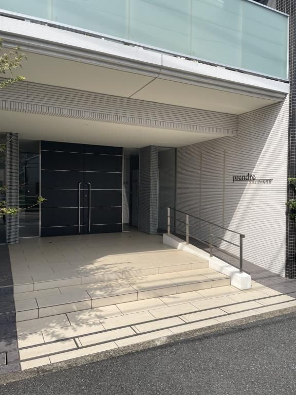 プランドール辻堂のエントランス