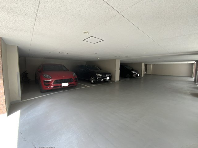 ワコーレ王子公園ステーションスターズの駐車場|分譲駐車場付きのお部屋で、駐車場が1台確保されています。。