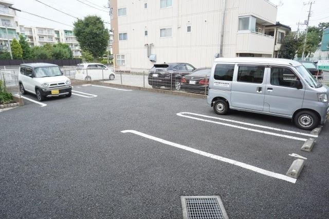 アズーリの駐車場
