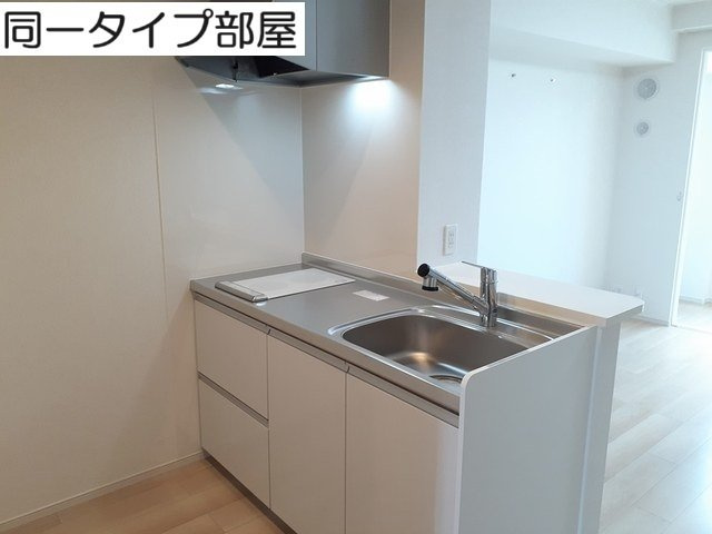富山市田中町４丁目のアパートのキッチン