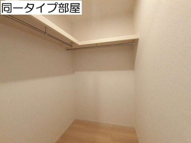 富山市田中町４丁目のアパートの収納