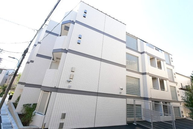 PREMIUM CUBE 新宿中井の外観