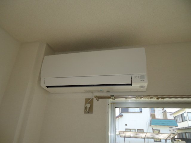 【設備】 | エバーハイツ | 南側洋室６帖エアコン