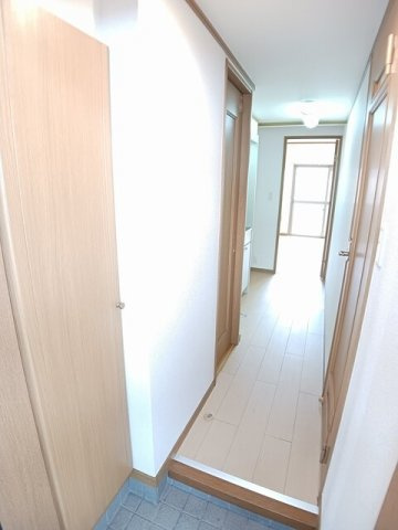 カルフールＢ．Ｃ白山の玄関