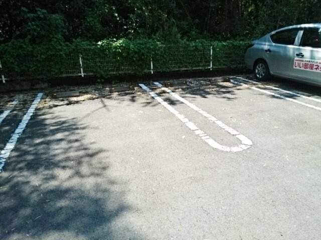 イ－ズフォレストⅡの駐車場