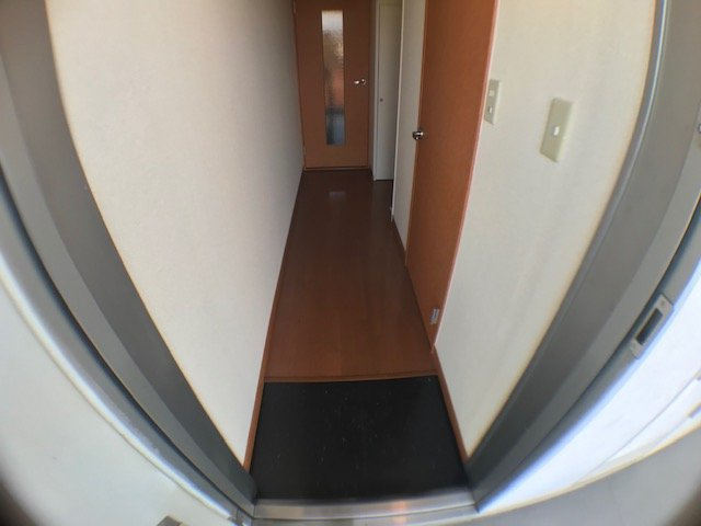 レオパレス八百島の玄関