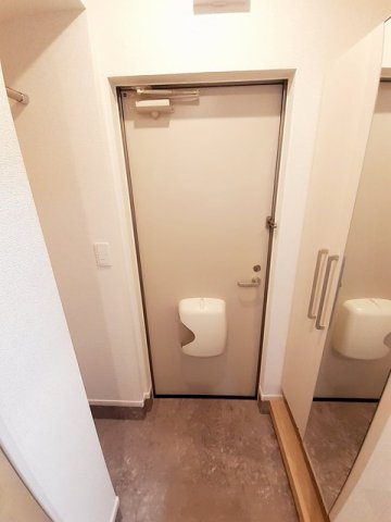 スバルの玄関
