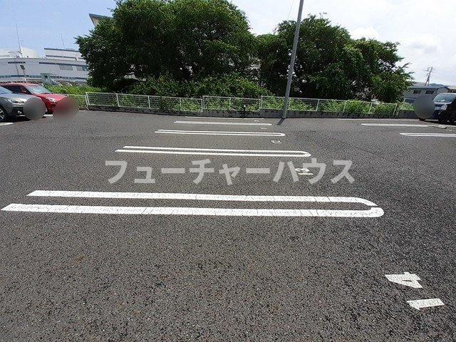 サン・セリージェⅠの駐車場|駐車場完備です