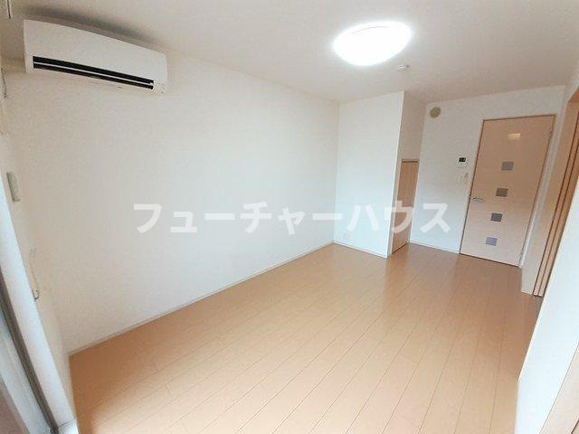 サン・セリージェⅠの居間・リビング|明るい色調の室内です
