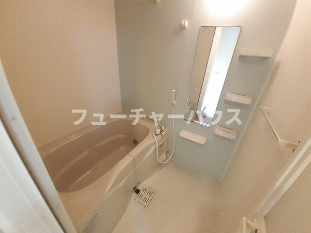 サン・セリージェⅠの浴室|落ち着いた空間のお風呂です
