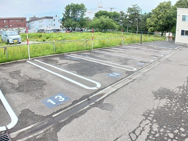 Ｌｅａｆ　ＰｌａｚａⅡの駐車場