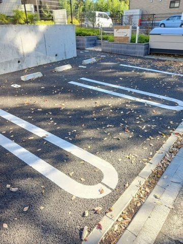 キャトル・セゾンⅠの駐車場
