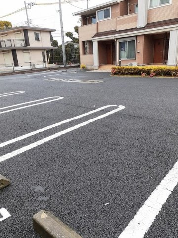 アヴェニューの駐車場