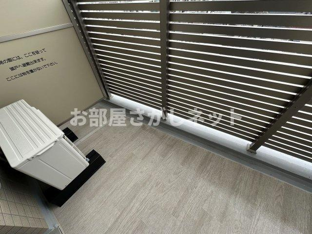 コンシェリア東京 ＜ＨＩＧＡＳＨＩＪＵＪＯ ＲＥＳＩＤＥＮＣＥ＞のバルコニー