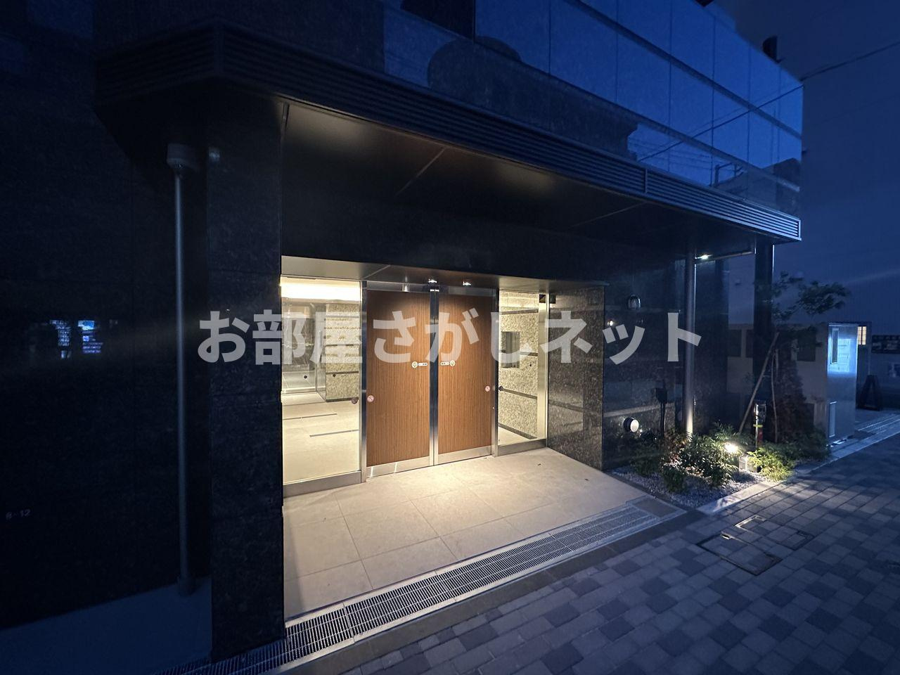 コンシェリア東京 ＜ＨＩＧＡＳＨＩＪＵＪＯ ＲＥＳＩＤＥＮＣＥ＞のエントランス