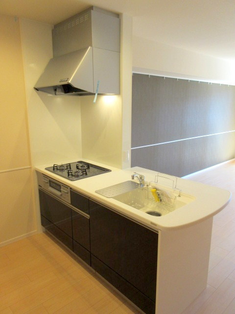 アルページュ欅のキッチン|★ガス３口グリル付き★　★ペニンシュラキッチン★