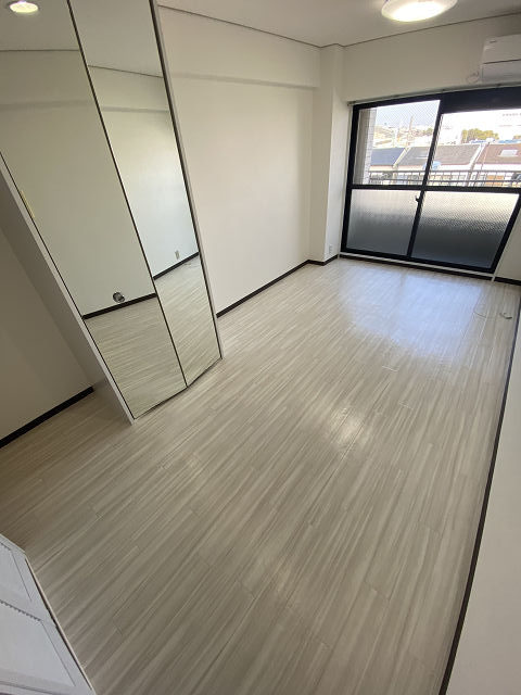 尼崎市塚口本町３丁目の賃貸マンションの居間・リビング