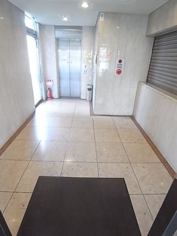 尼崎市塚口本町３丁目の賃貸マンションのロビー