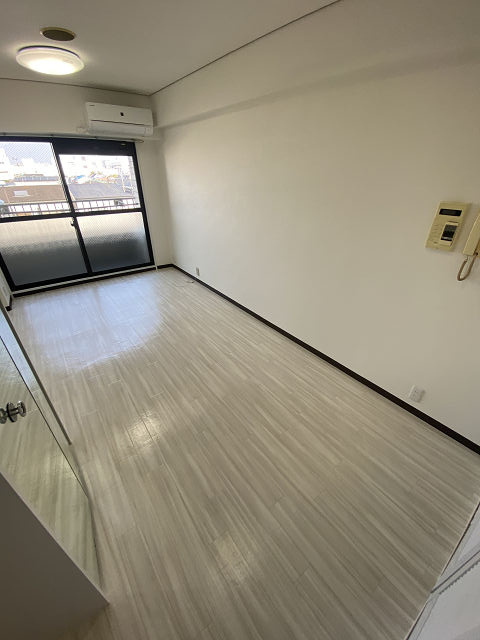尼崎市塚口本町３丁目の賃貸マンションの居間・リビング