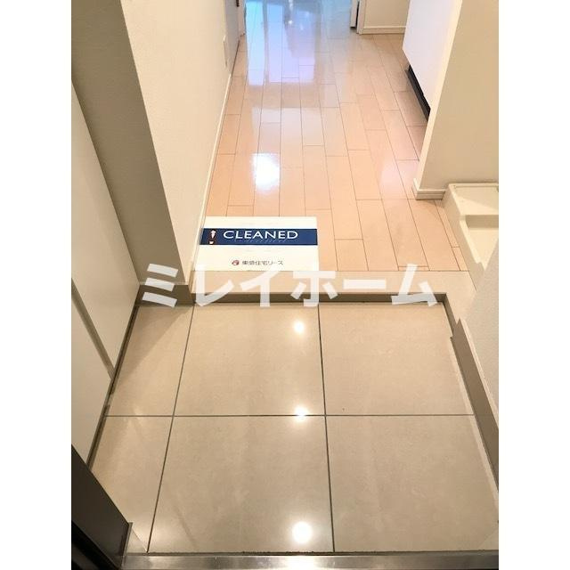 コンフォリア西蒲田の玄関