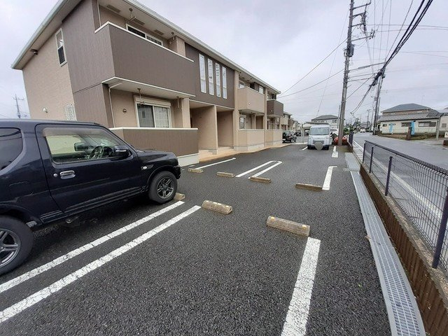 マーヴェラス・ヴィラＡの駐車場|駐車スペースもあります