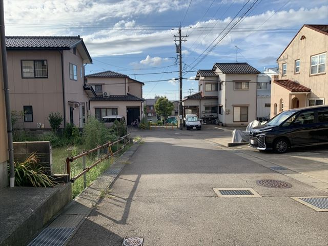 【前面道路含む現地写真】の画像