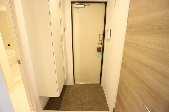 D-roomル・シャンドゥ・フルールの玄関
