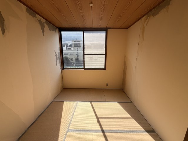 信愛ビルの和室