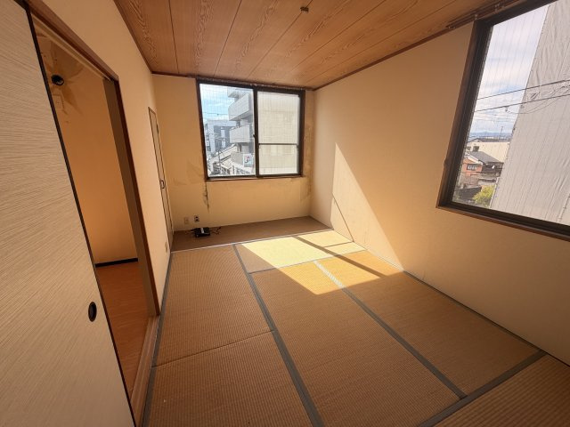 信愛ビルの和室